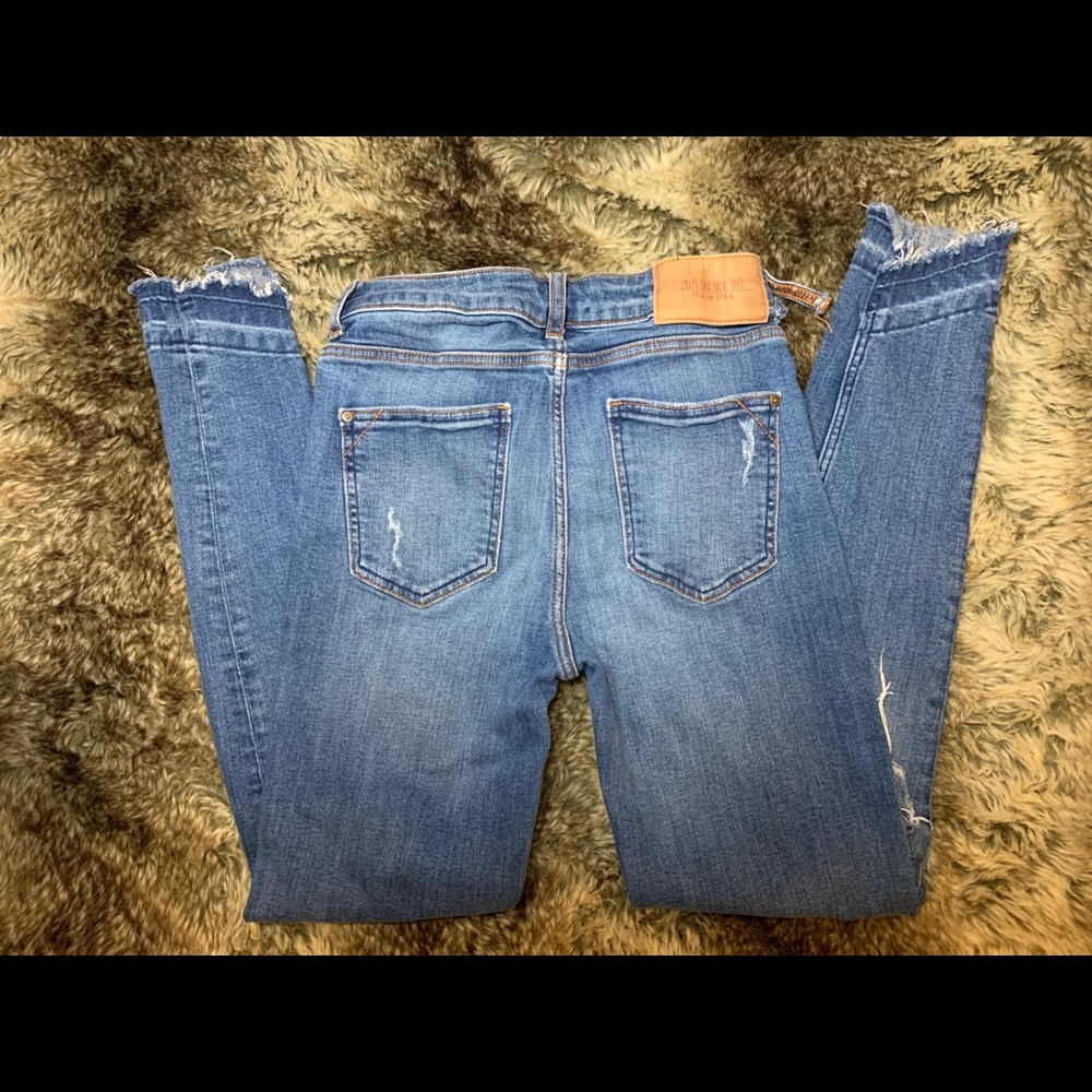 ✨Zara Ripped Jeans✨ - Picture 3 of 5